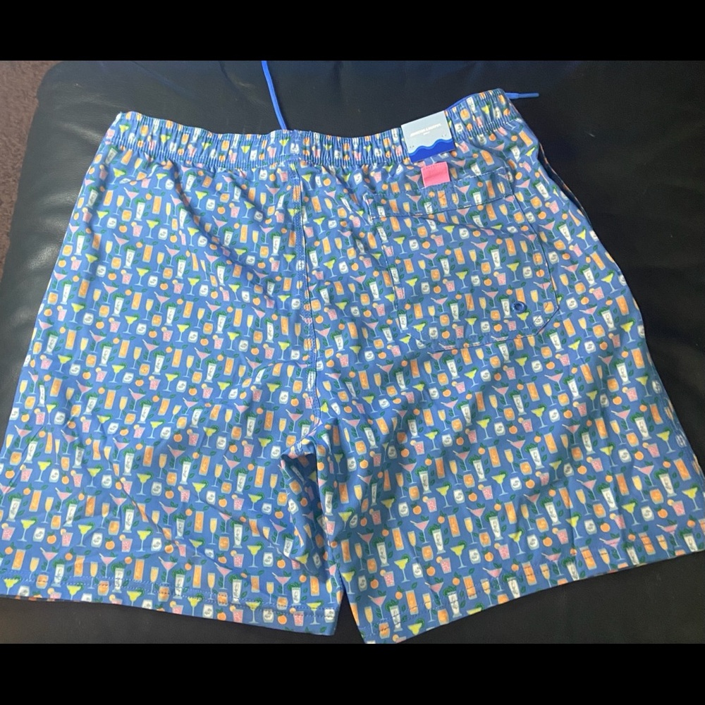 JOHNSTON & MURPHY.
Swim Trunks